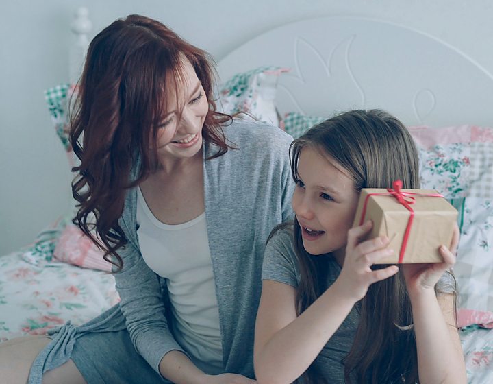 Daughter gift moment